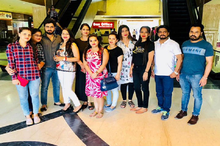 https://cache.careers360.mobi/media/colleges/social-media/media-gallery/40344/2021/9/17/Group Photo of BigBoxx Professional Academy Chandigarh_Others.png